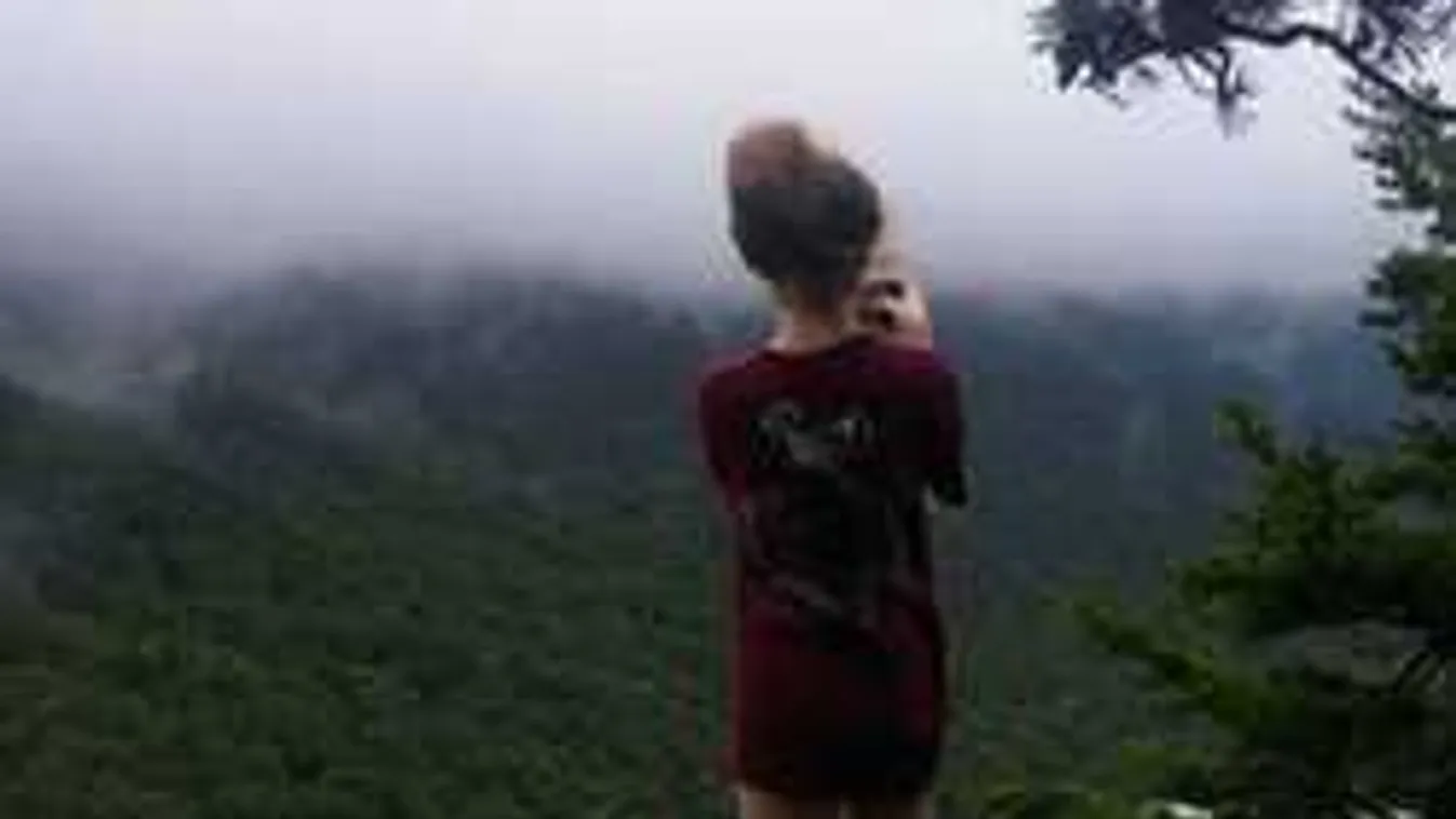 Kísérteties képek kerültek elő: halála előtti percekben fotózták a 18 éves lányt