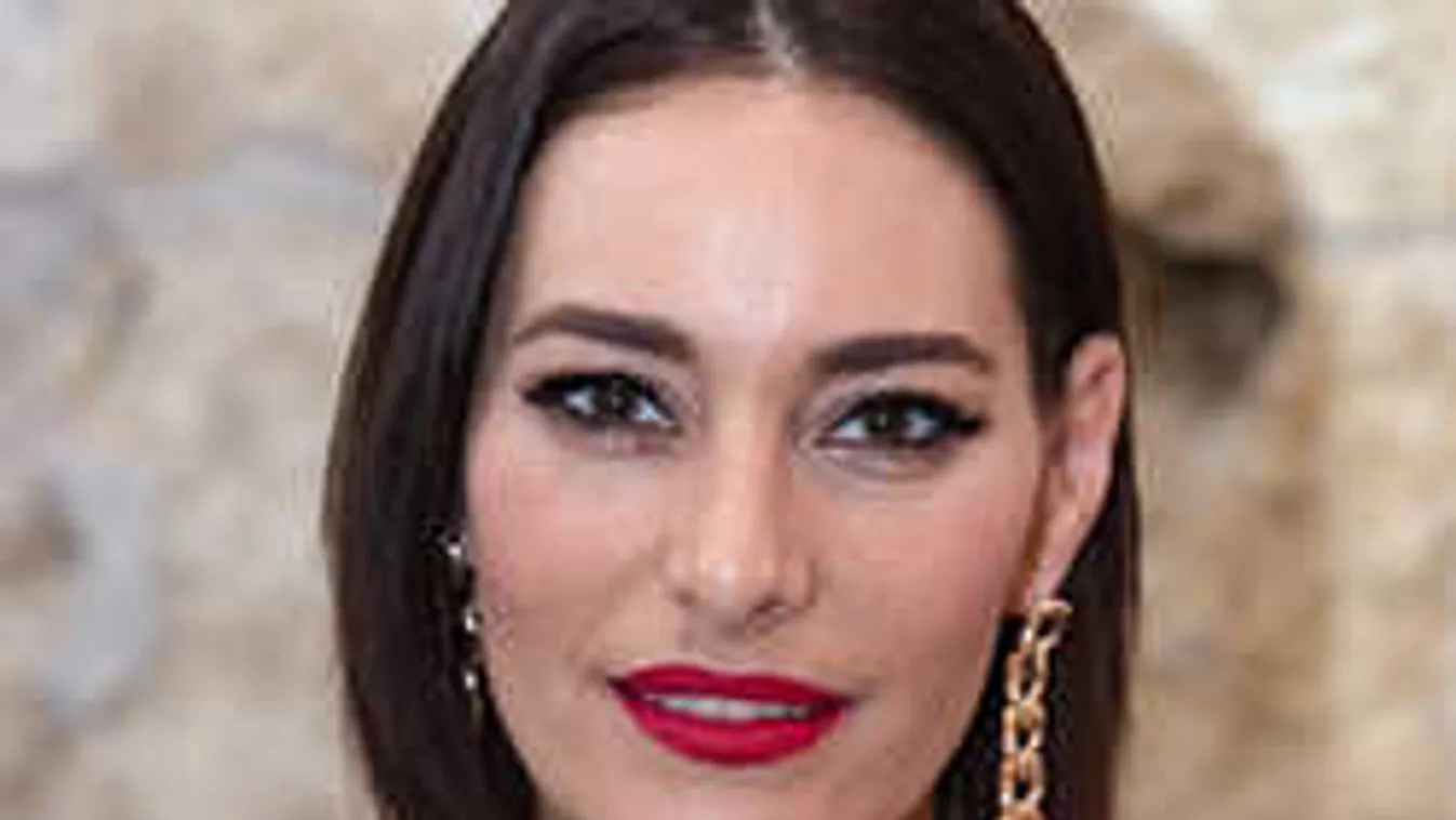 Szomorú hírt közölt a kisfiáról a magyar színésznő