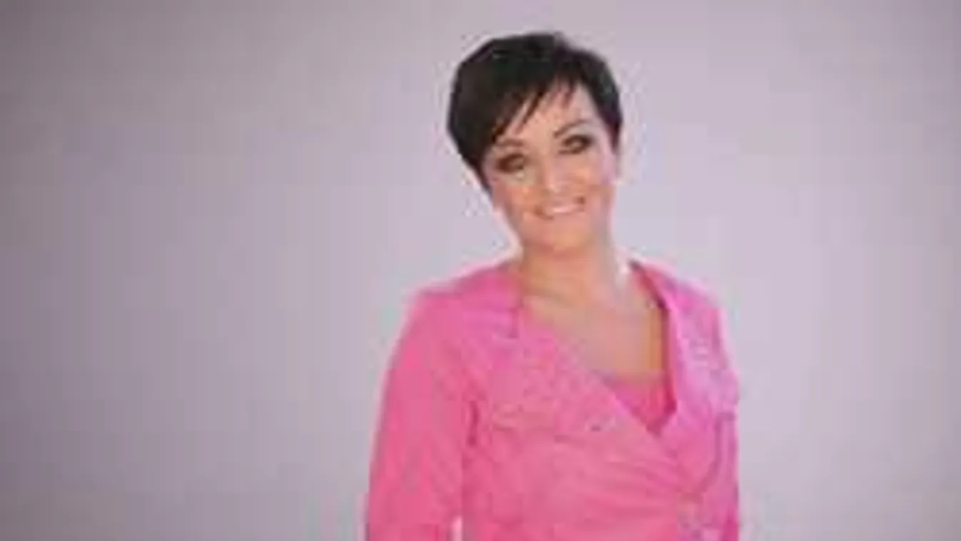 Élő adásban villantott Szandi: ott a bugyija