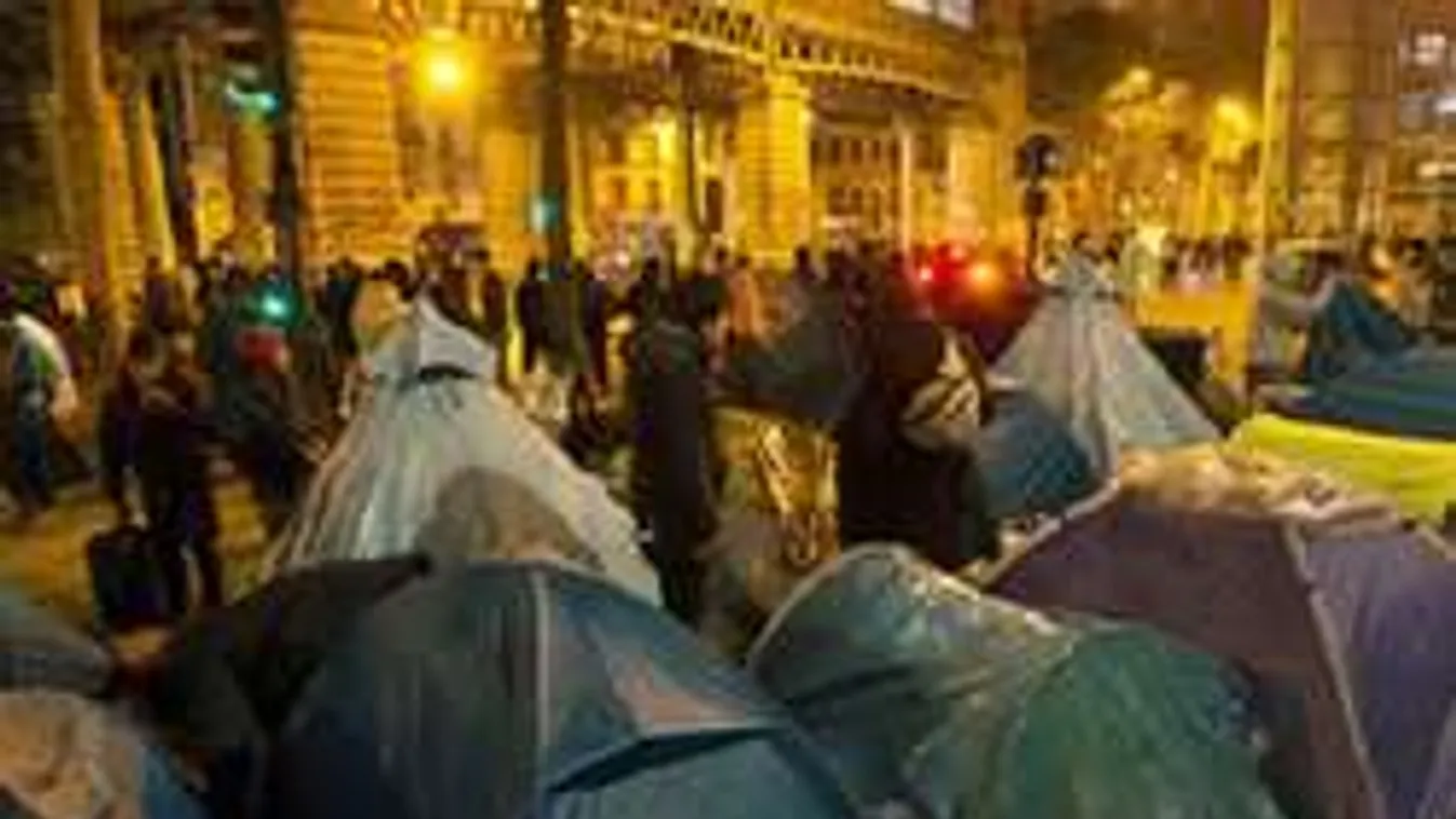 Újabb sátortábort vertek a migránsok Párizsban!