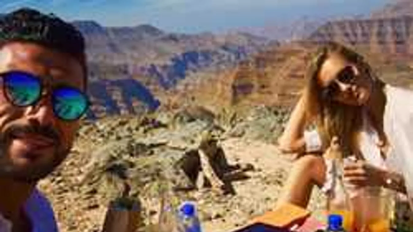 Szexi magyar bombázó kavarja fel a futballvilágot - Fotók