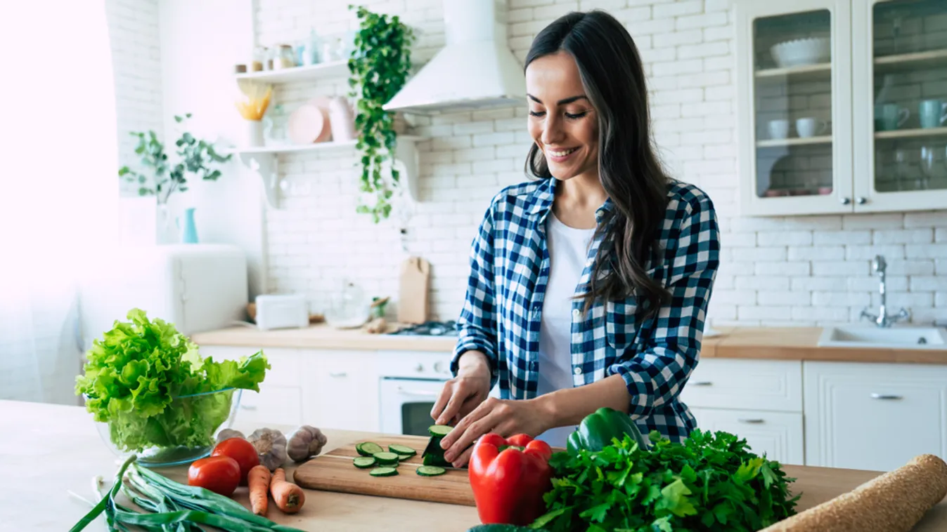 Beautiful,Young,Woman,Is,Preparing,Vegetable,Salad,In,The,Kitchen.