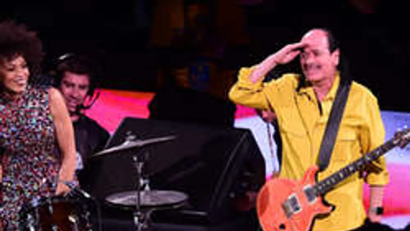 Basszgitárral nyomják hajnalban a himnuszt