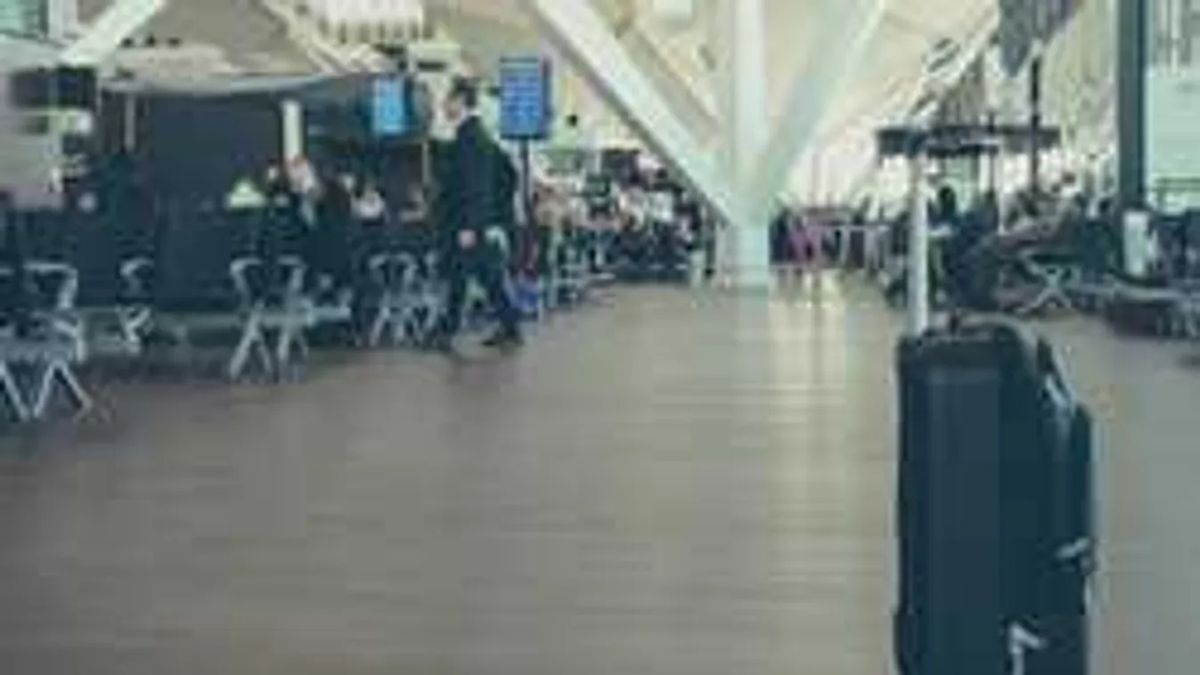 Rendőrök lepték el a kifutót: botrány tört ki a brüsszeli reptéren