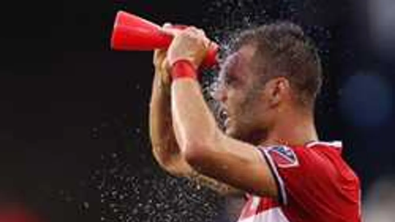 Alaposan elbántak Nikoliccsal, a rajongóival is kiszúrtak