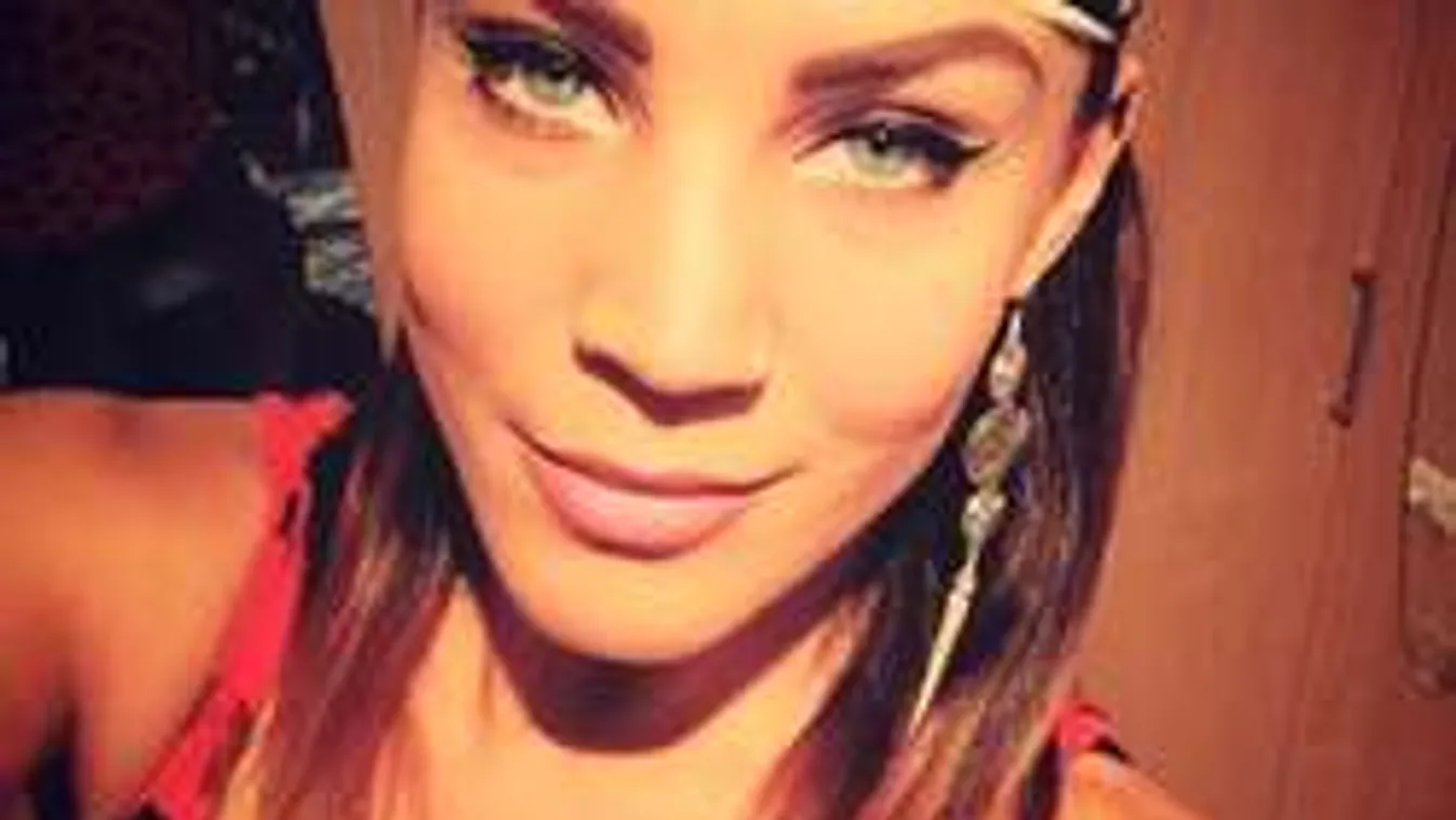 A volt megasztáros énekesnő formás fenekével jobban indul a reggel