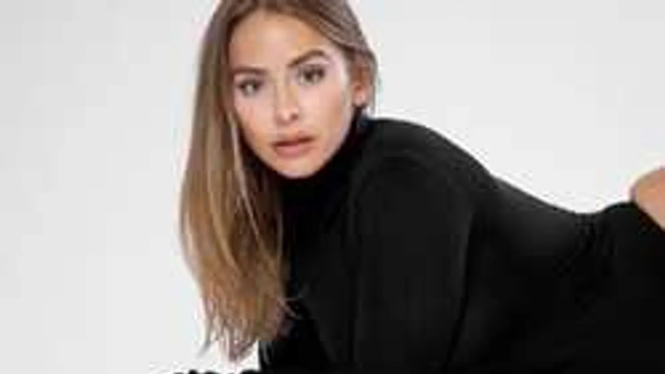 A strandon jógázott meztelenül a híres sportolónő!