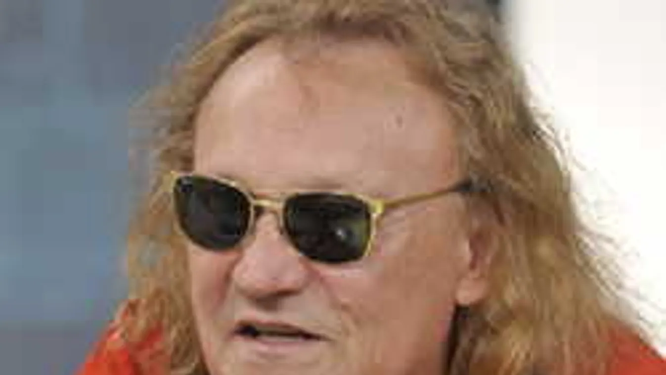 Charlie vallomása: a fiam mentett meg a feleségem halála után