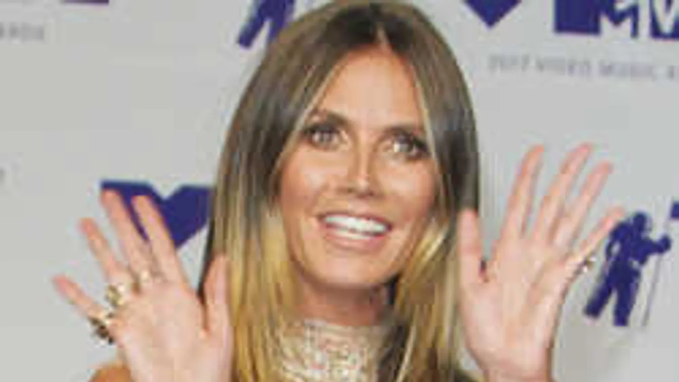 Jóformán pucéran ment partizni Heidi Klum