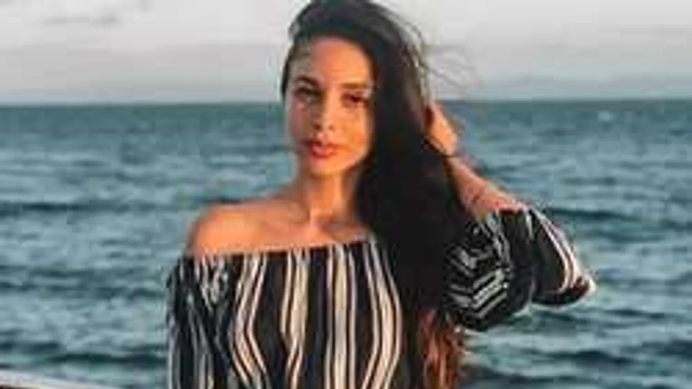 Teljesen pucéran nudizott a strandon a népszerű írónő!