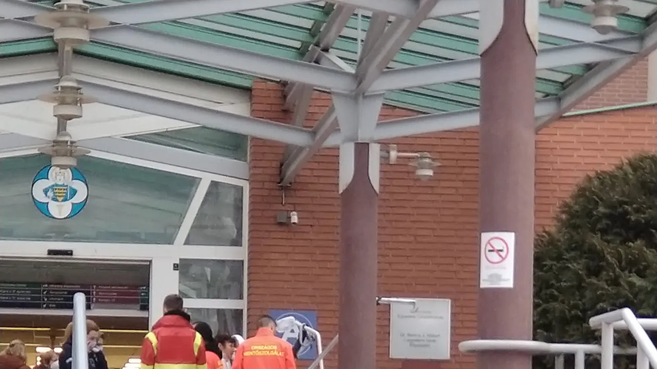 „Mindenki pánikolt, füst árasztott el mindent” – szemtanúk meséltek a tűzről a Szent Imre Kórházban