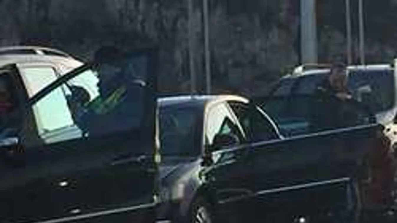 Tömegkarambol az Erzsébet hídon, kilométeres a dugó