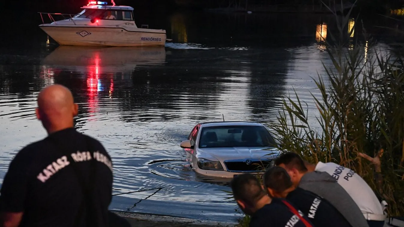A Dunába hajtott egy autós