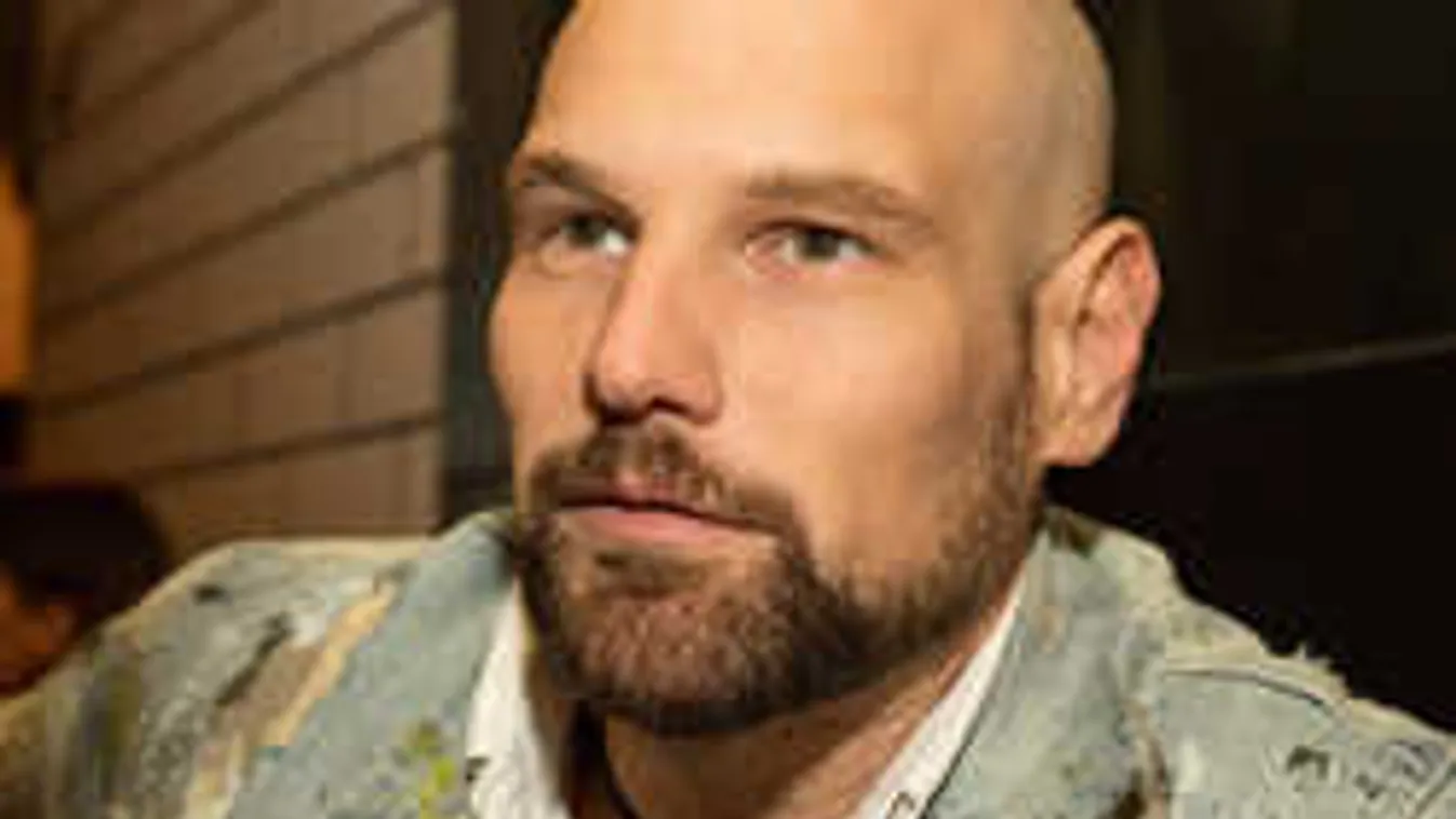 Balesetet szenvedett a magyar sztárénekes: elmondta, mi történt