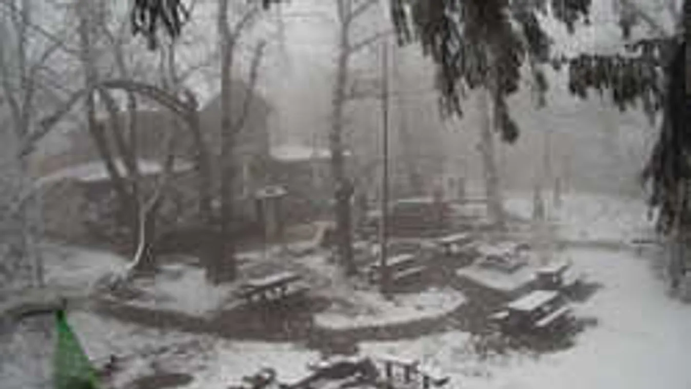 Újra itt a márciusi hó: fotók a behavazott magyar tájakról