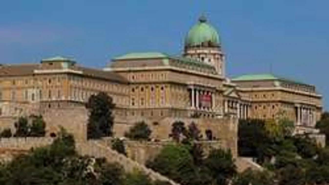 El sem hiszed, melyik világsztár pózolt szerelmesen a Budai Várban!