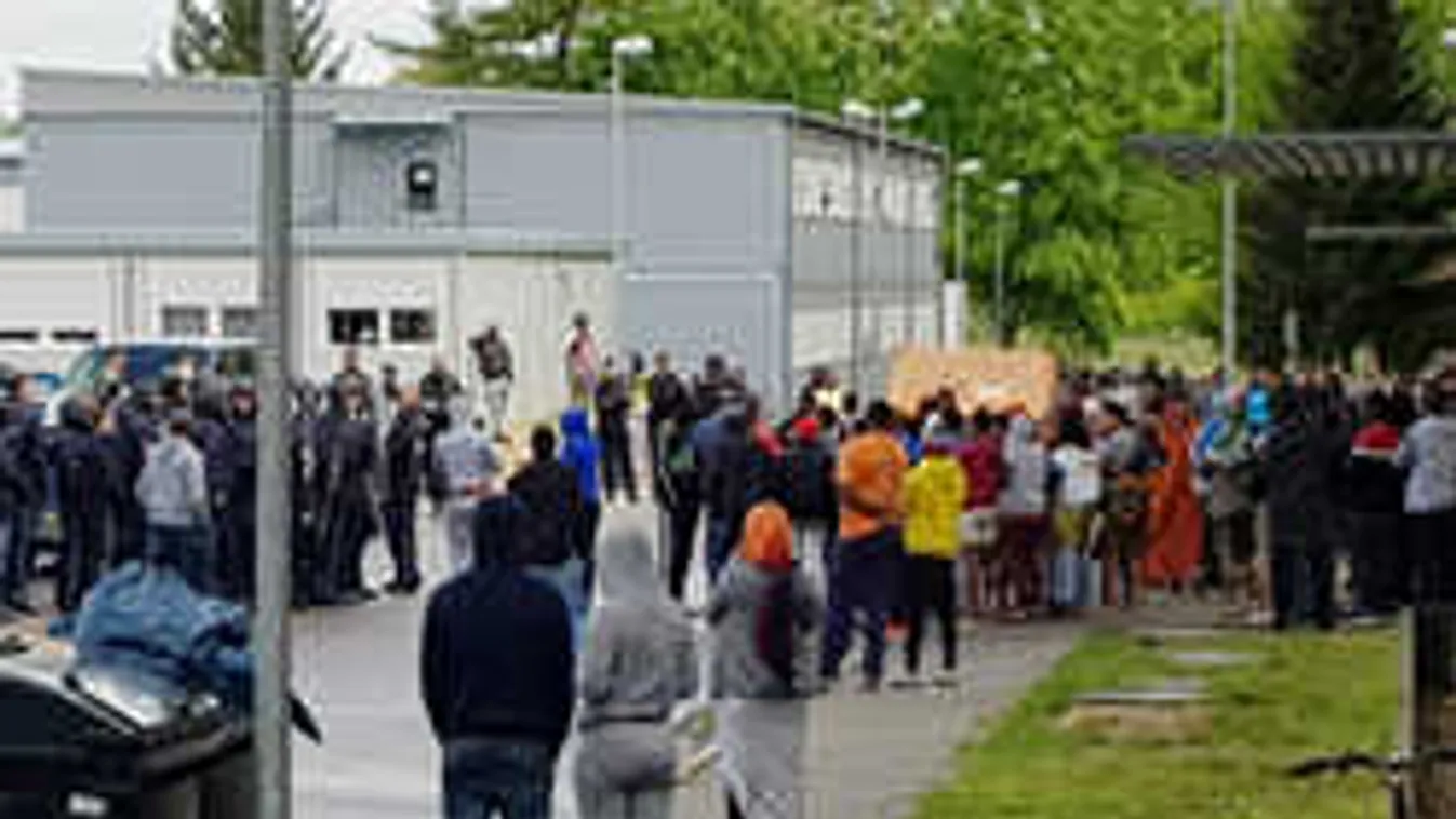 Diákokat költöztetnek ki a szálláshelyeikről Németországban! Kell a hely a migránsoknak