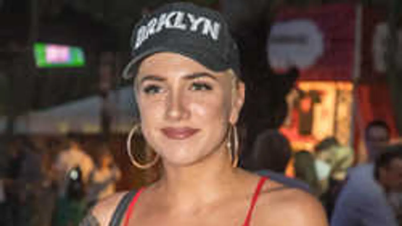 Döntött az énekesnő: Elköltözik a testvérétől Tóth Gabi