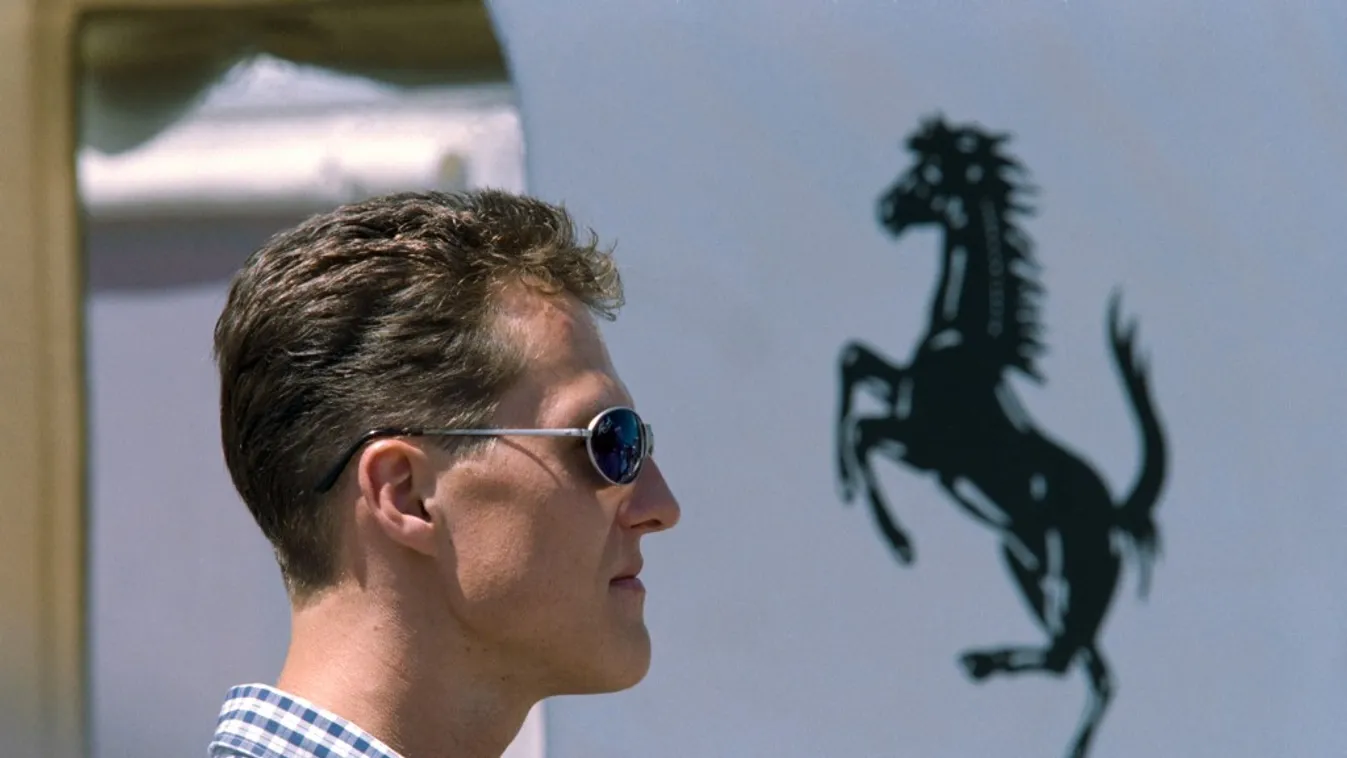 Michael Schumacher a 25 évvel ezelőtti Spanyol Nagydíjra érkezve