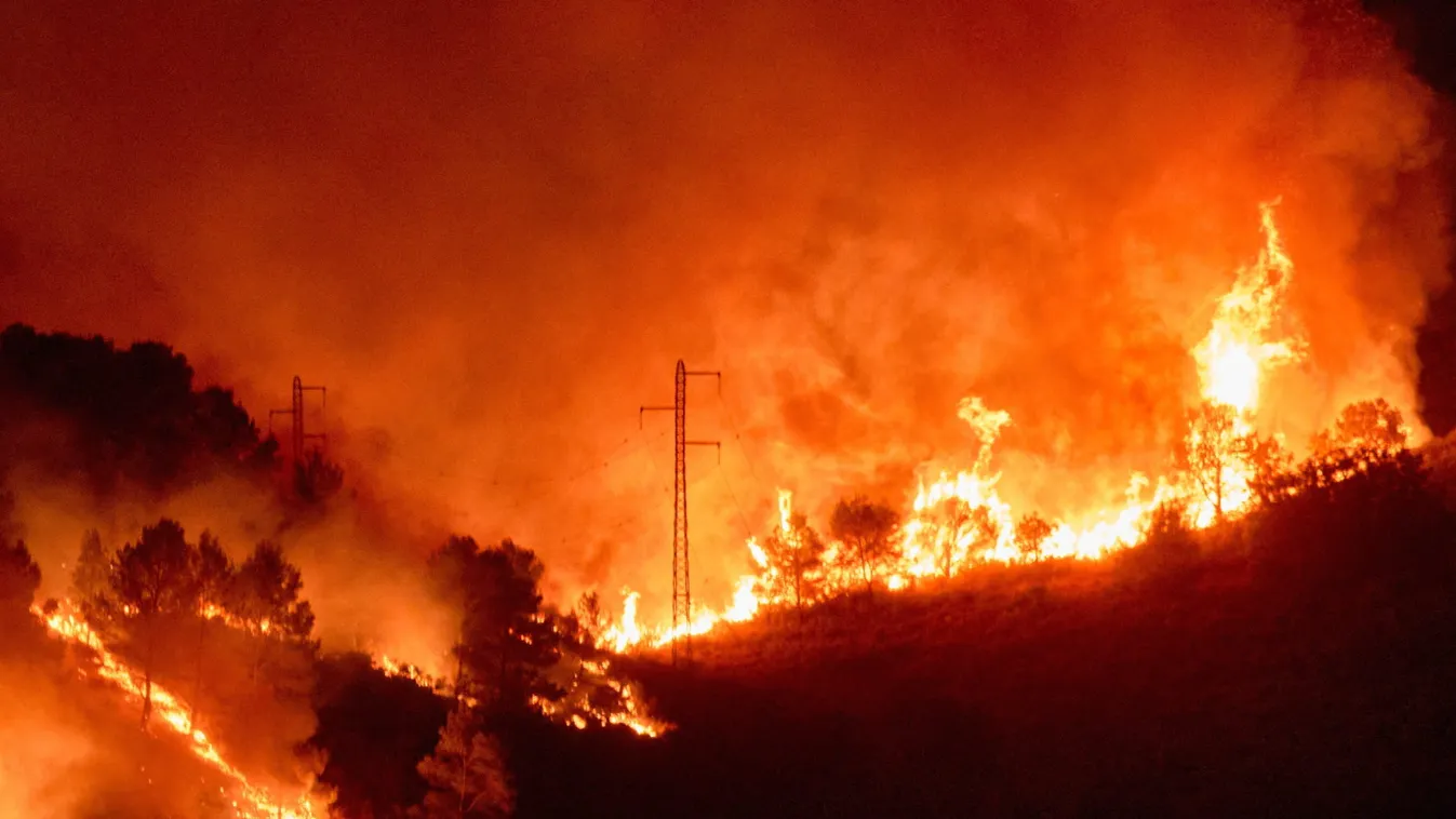 Menekítik az embereket, pokoli tűz tombol a forró nyár miatt Spanyolország szívében
