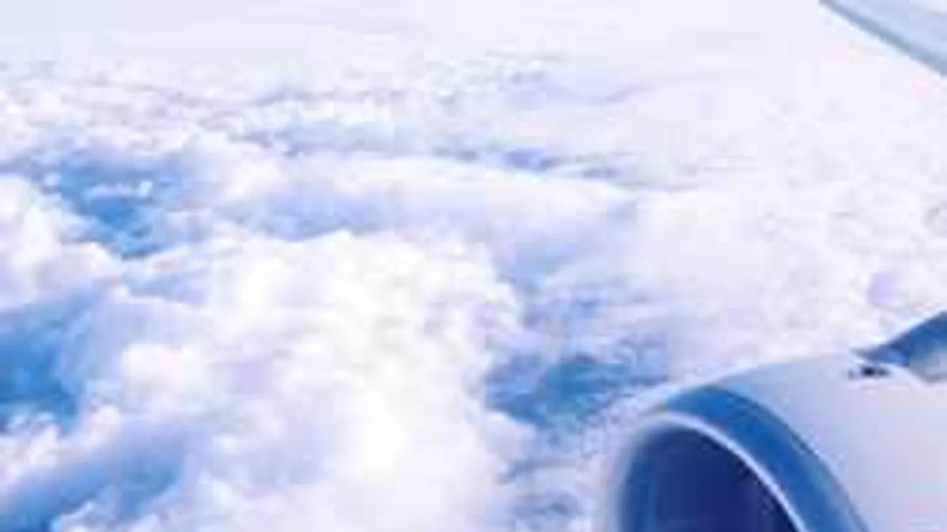 Misztikus égi jelenséget okozott Budapest felett egy utasszállító