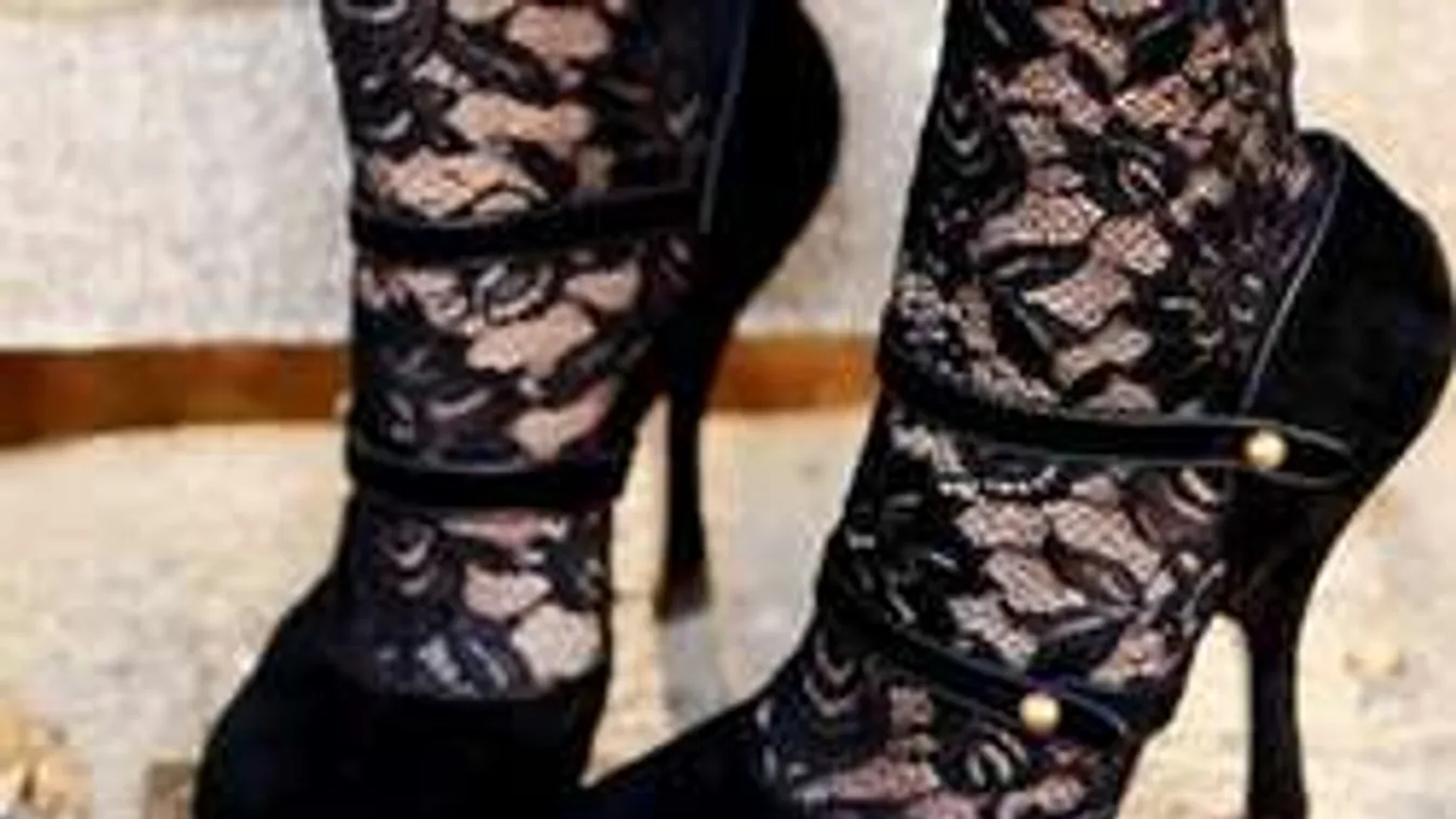 Ilyen ocsmány mintájú zoknit még nem láttál, ez most a legnagyobb divat!