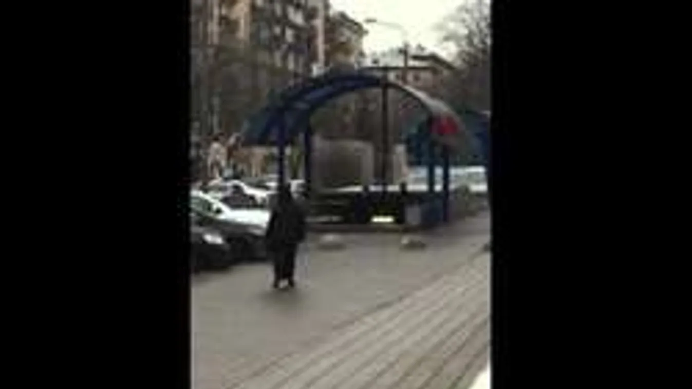 Négyéves kislány levágott fejével üvöltözött egy nő a moszkvai metrón