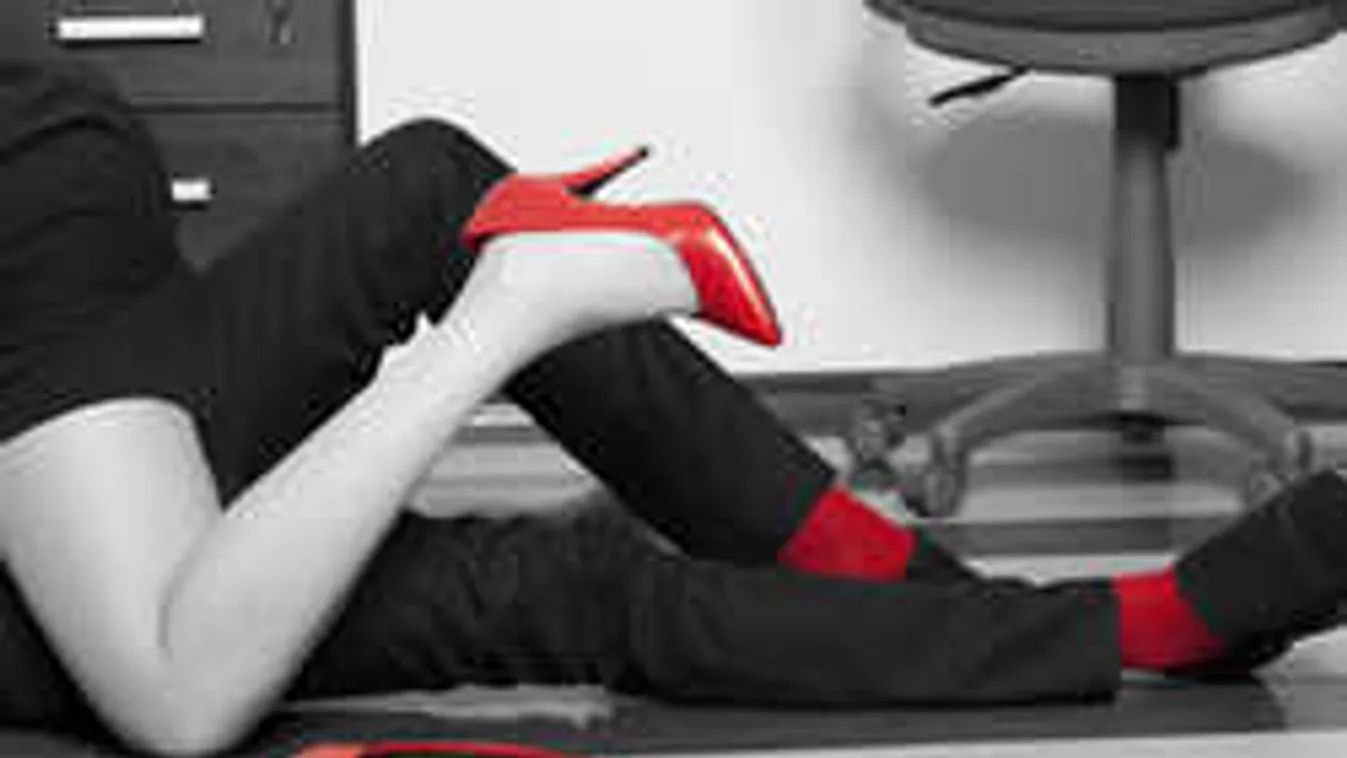 Belefulladt a munkahelyi orálszexbe a magyar vezér titkárnője