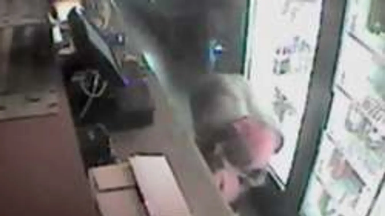 Mezítelenül lopta a whiskyt egy betörő - a tévé egyenes adásban adta!