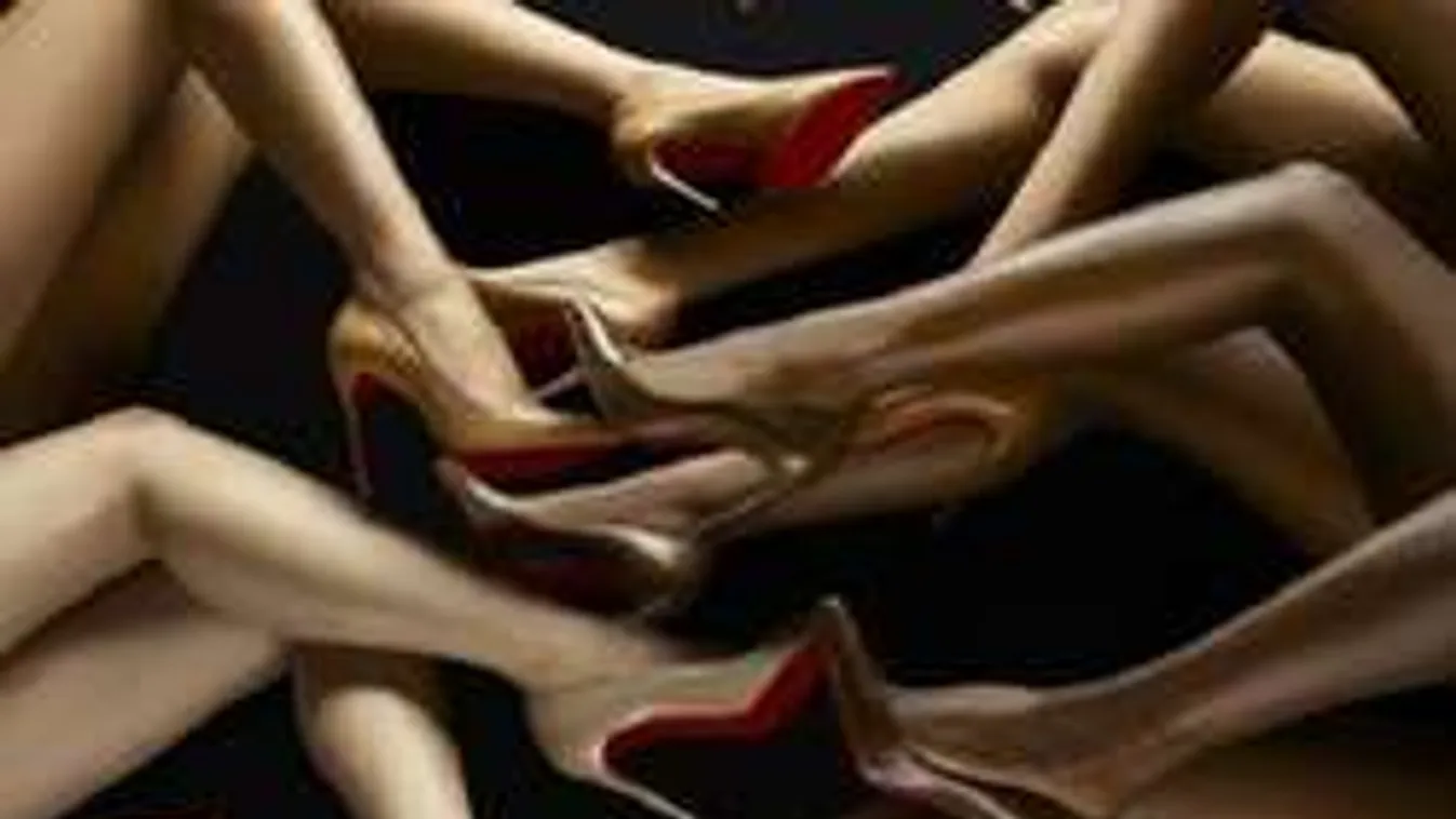 Nudista cipőben járnak idén a nők, erre vártak az ínyenc férfiak!