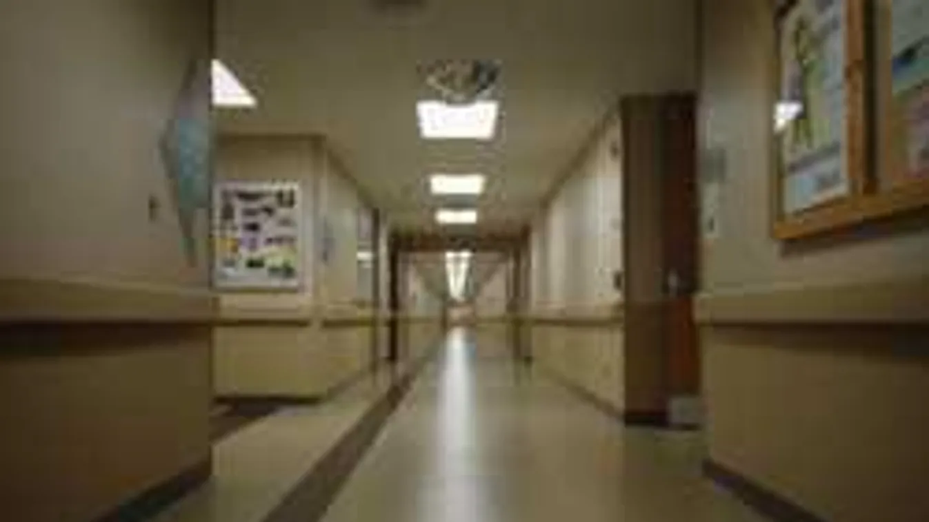 Sokkoló jelenetet rögzített a kórházban az eltévedt anyuka