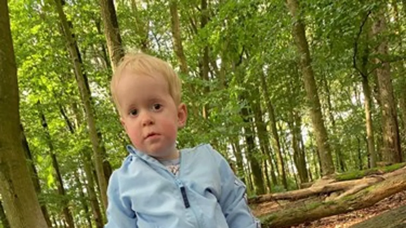 „Legalább el tudtunk búcsúzni tőle„ – 4 napra hazavitték a temetés előtt a halott kisfiukat