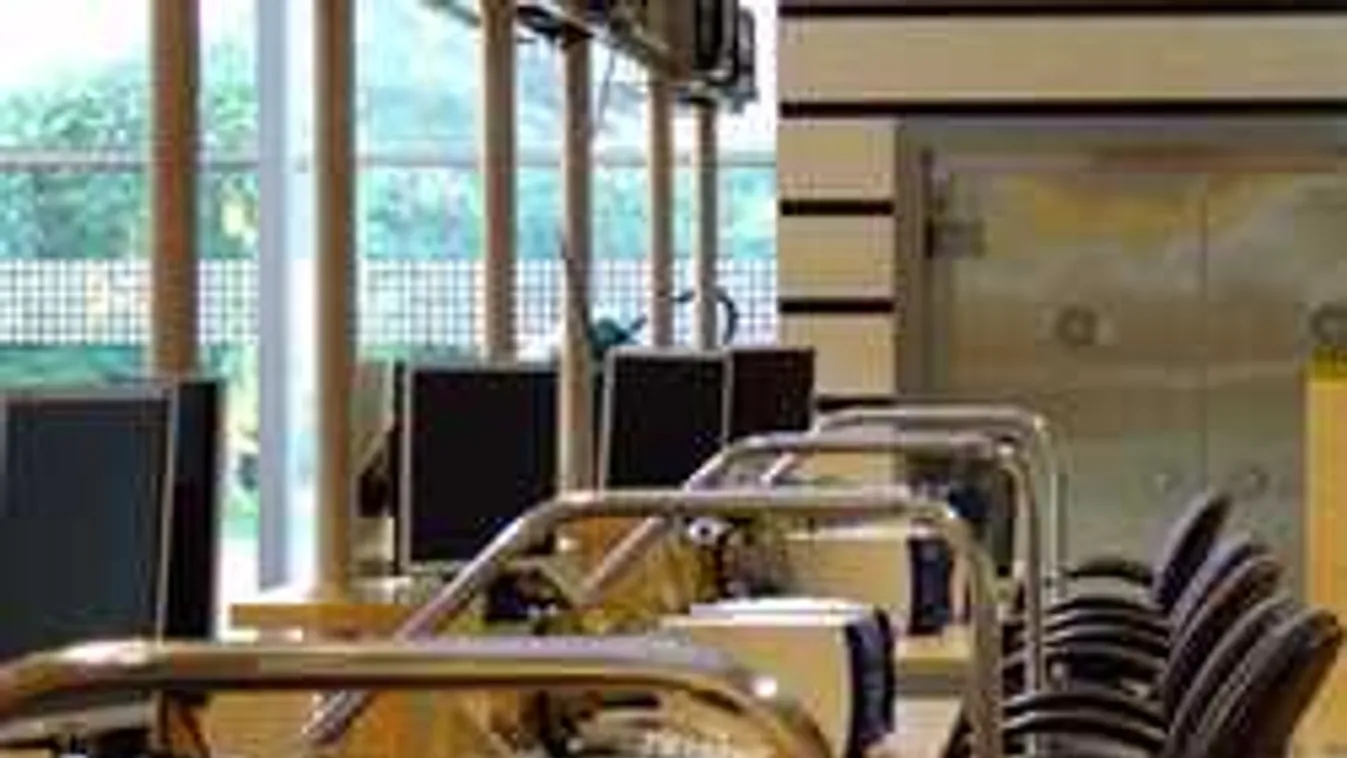 Iszonyat a repülőn, kizuhant a gépből egy légiutas-kísérő