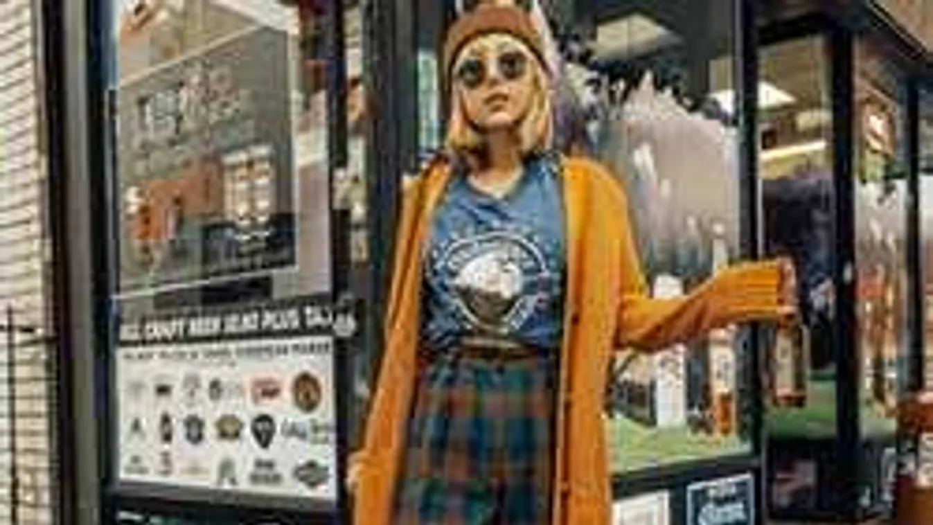 Ez a nadrág lenyomja most a farmert, tovább hódít a szexi minta