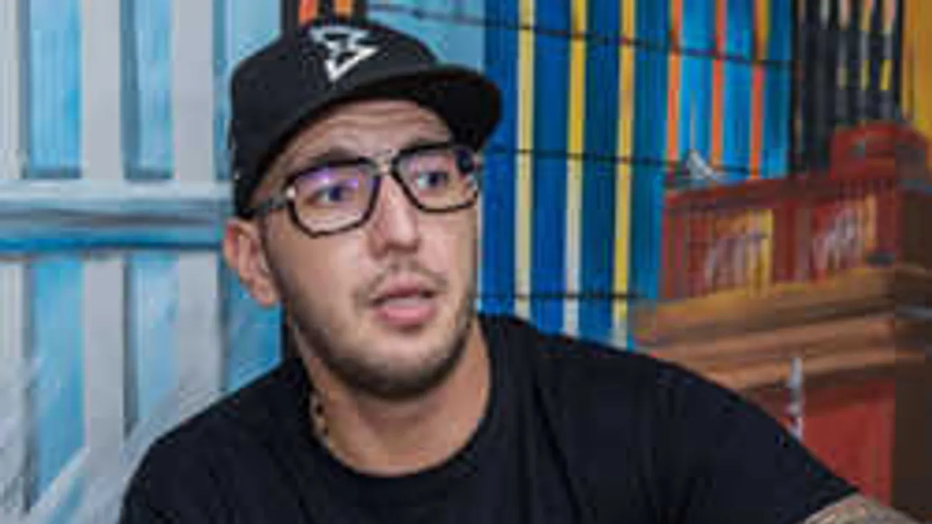 A Ripost megtudta: Csapdába csalta Curtist a Szcientológia Egyház