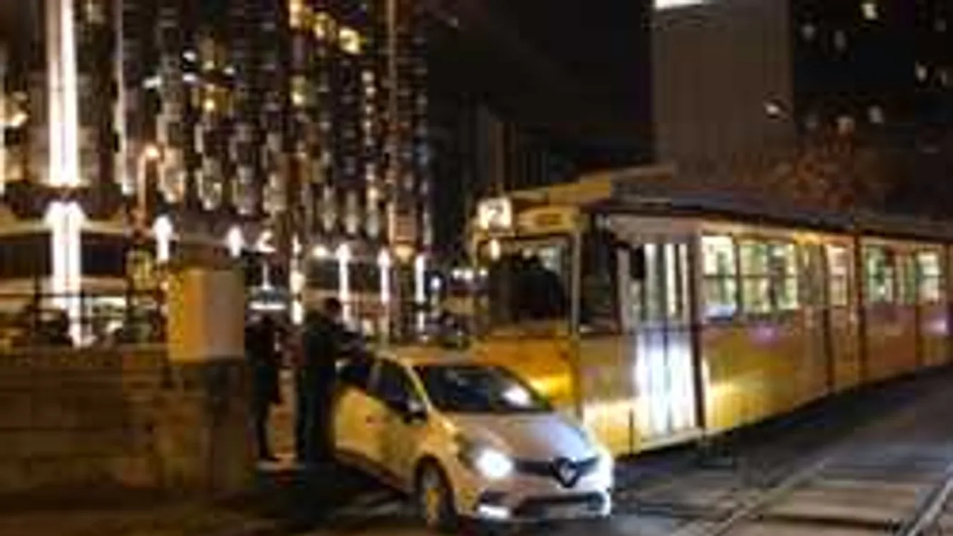 Most érkezett: baleset miatt nem jár a 2-es villamos