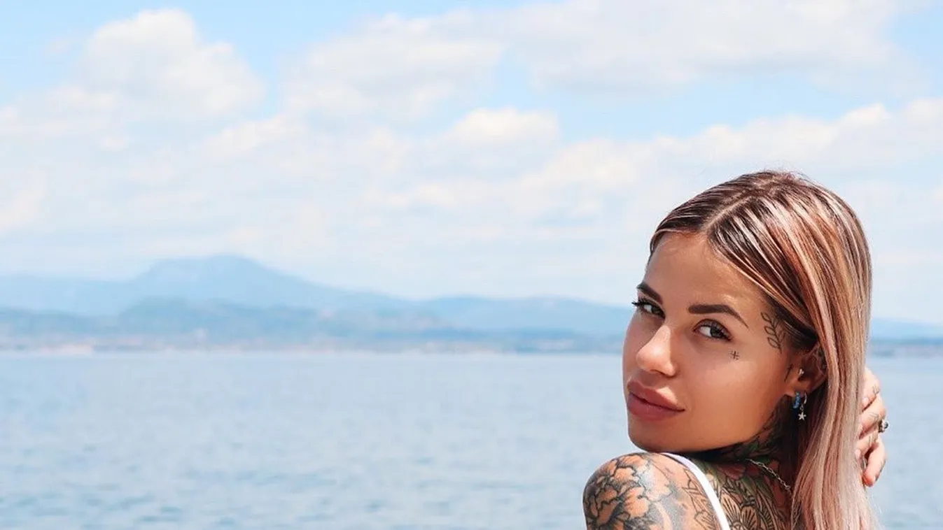 Ámulatba ejtő, tetovált modellel randizik a Real Madrid korábbi sztárja