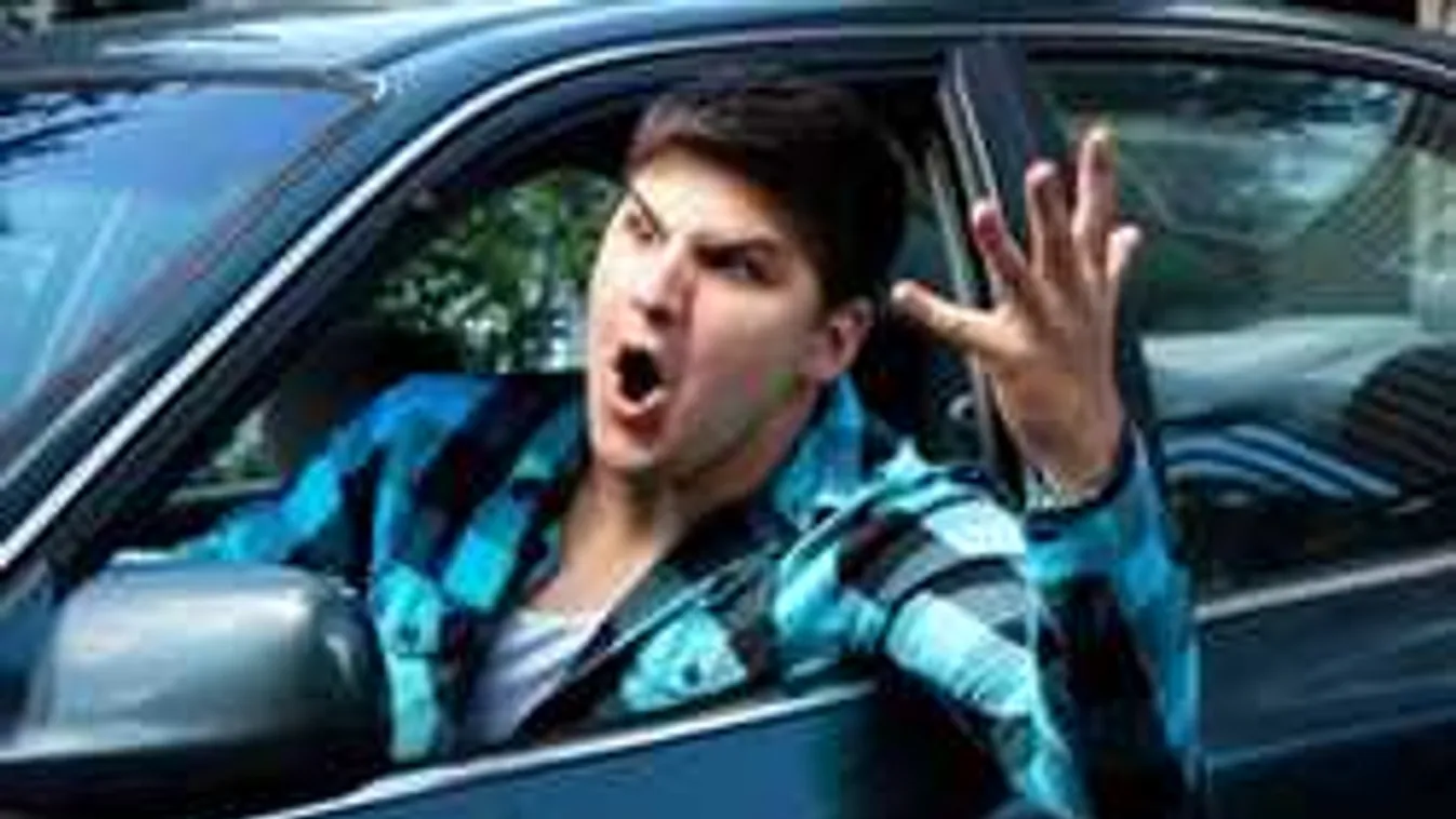 Véresre verte a kamionos a taxisofőrt, miután koccantak! - videó