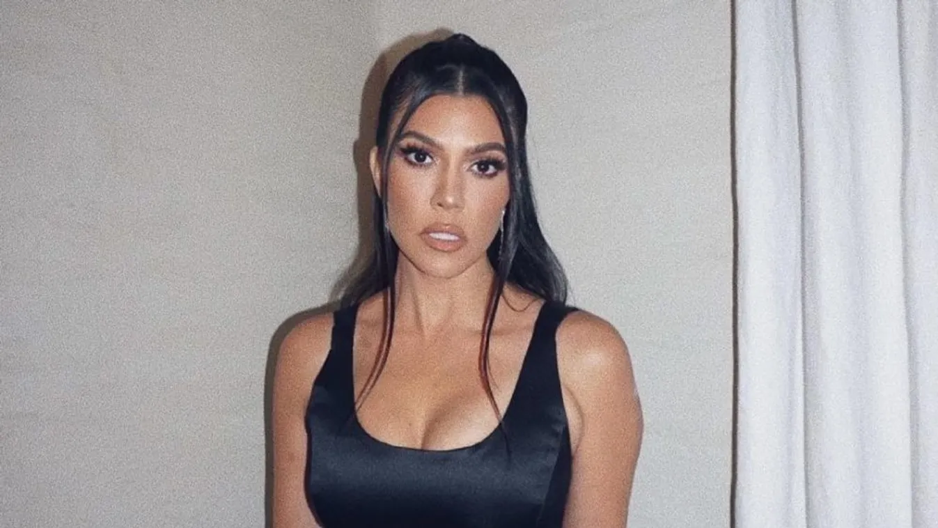 Kourtney Kardashian rákapott a pucérkodásra