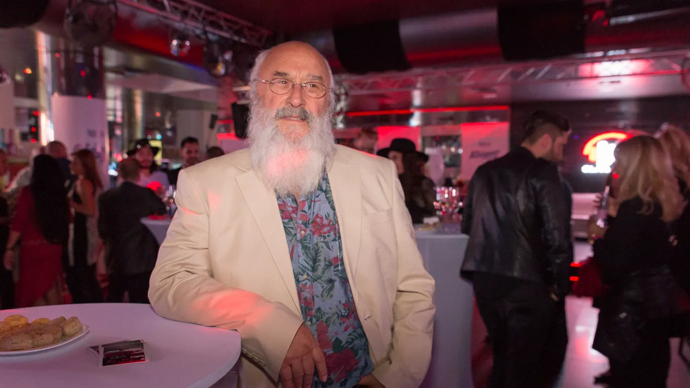 Autójával karambolozott az Apostol énekese