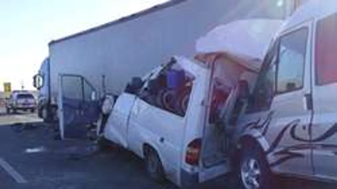 Brutális képek: szörnyethalt a sofőr a csanádpalotai balesetben