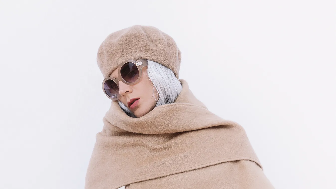 Sensual,Blonde,Paris,Lady.,Stylish,Details,Of,Everyday,Look.,Casual