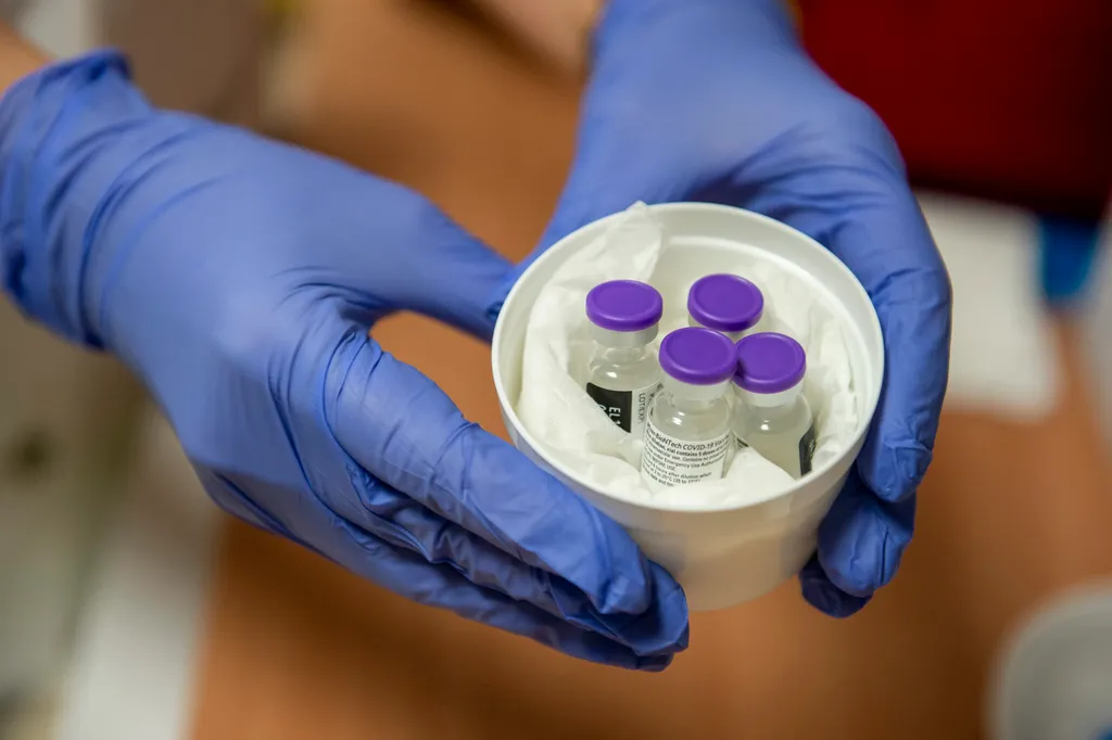 Koronavírus - Egészségügyi dolgozók oltása - Balassagyarma