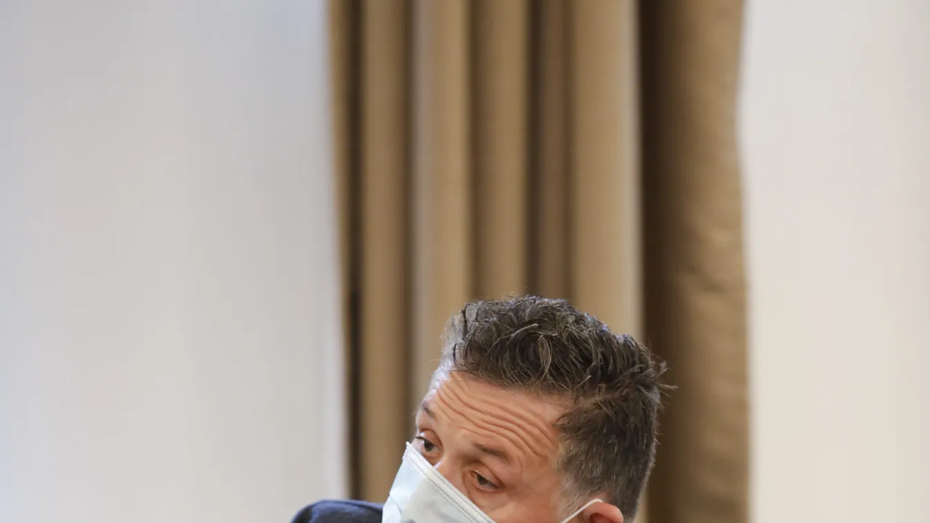 Galambos Lajos ügyvédje: Ügyfelemet minden vádpontban fel kell menteni