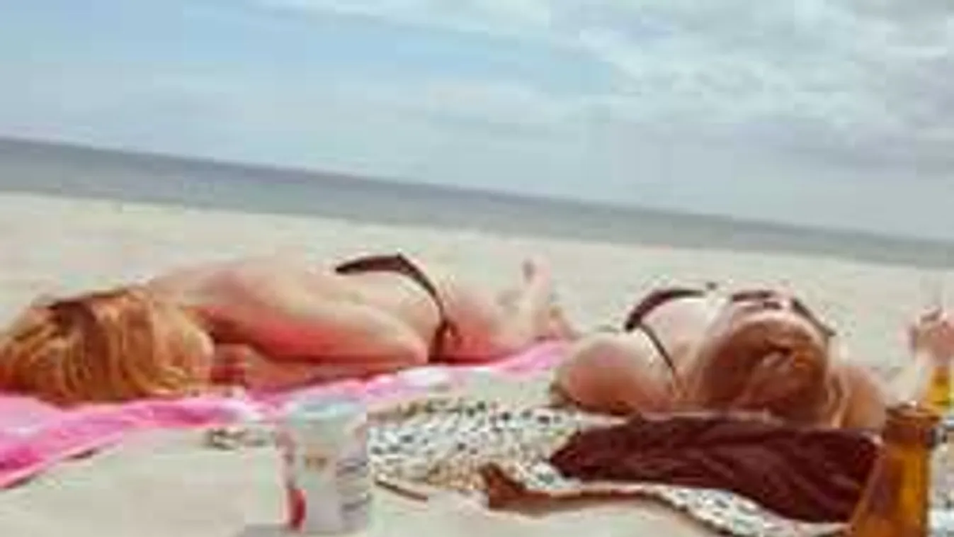 Eszméletlen a legújabb bikinidivat, felszisszennek a férfiak