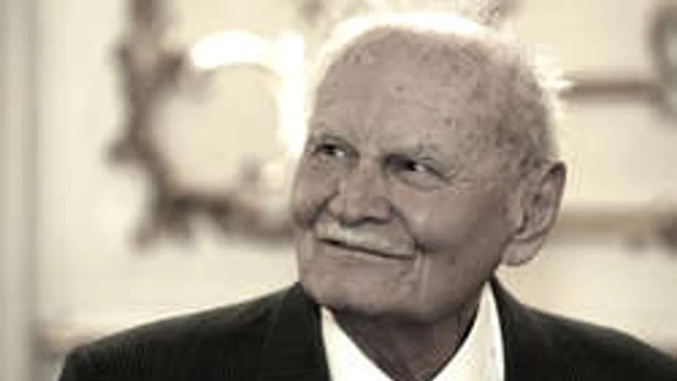 Rengetegen gyászolják Göncz Árpádot, így néz ki most a sírja