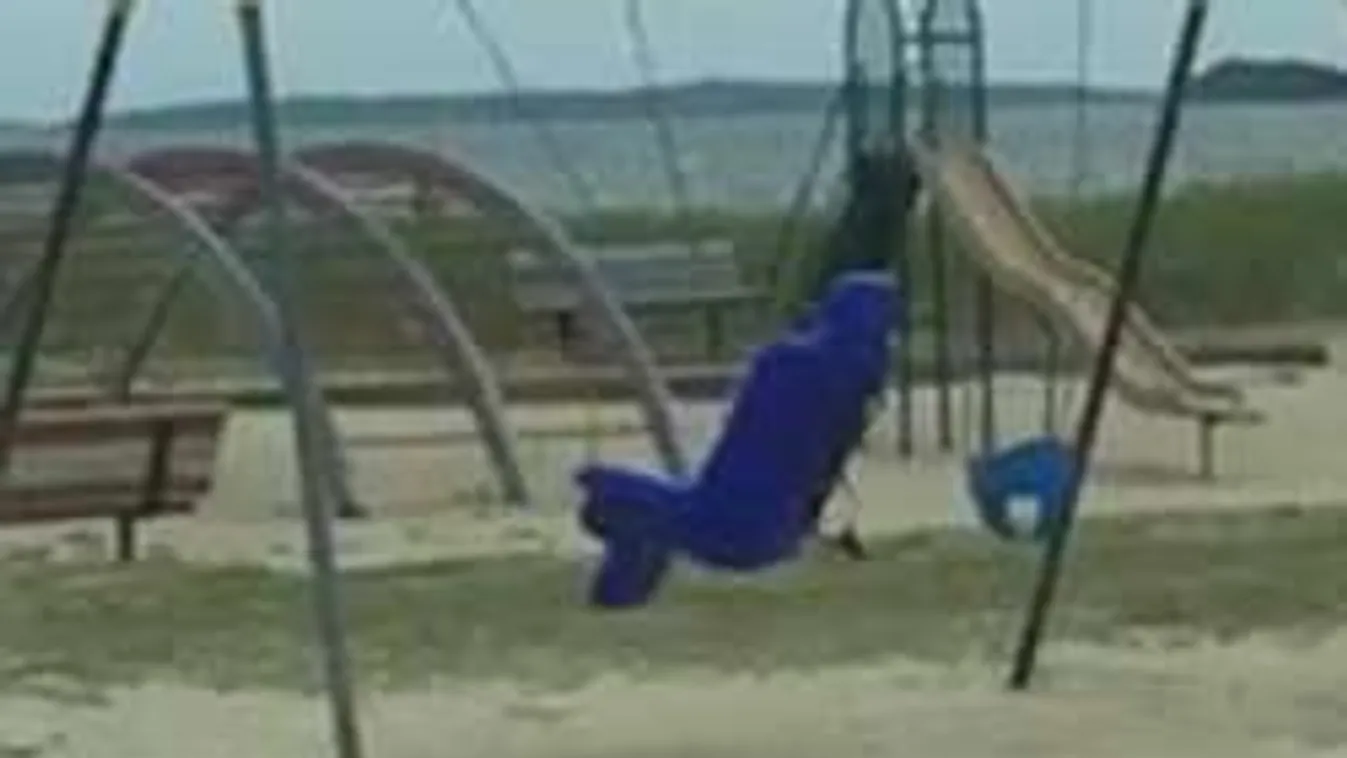 Kísérteties videó: Magától mozgott a hinta egy elhagyatott játszótéren!
