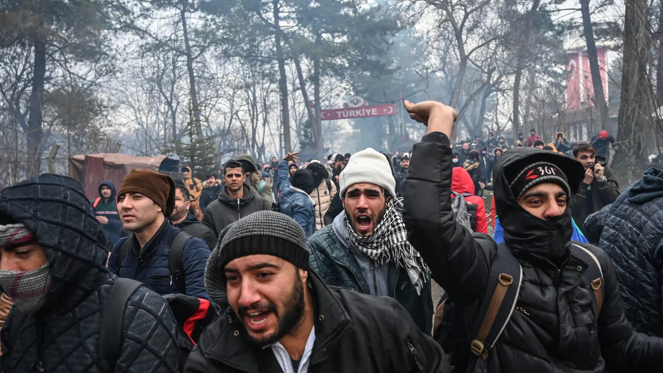 Szijjártó: Nem fogunk egyetlen migránst sem beengedni