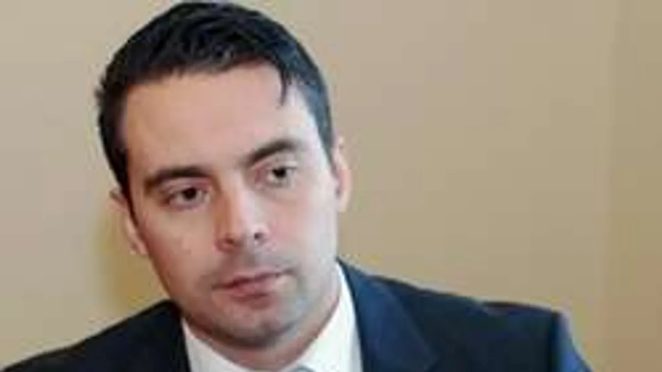 Vona tárja fel sötét múltját! Terry Black újra megtámadta a Jobbik elnökét...