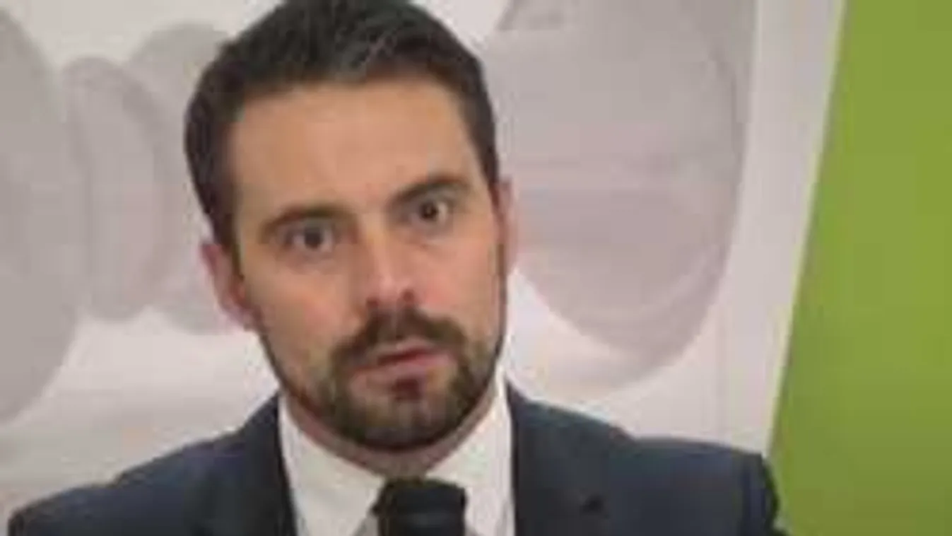 Imaszőnyeget kínáltak Vonának